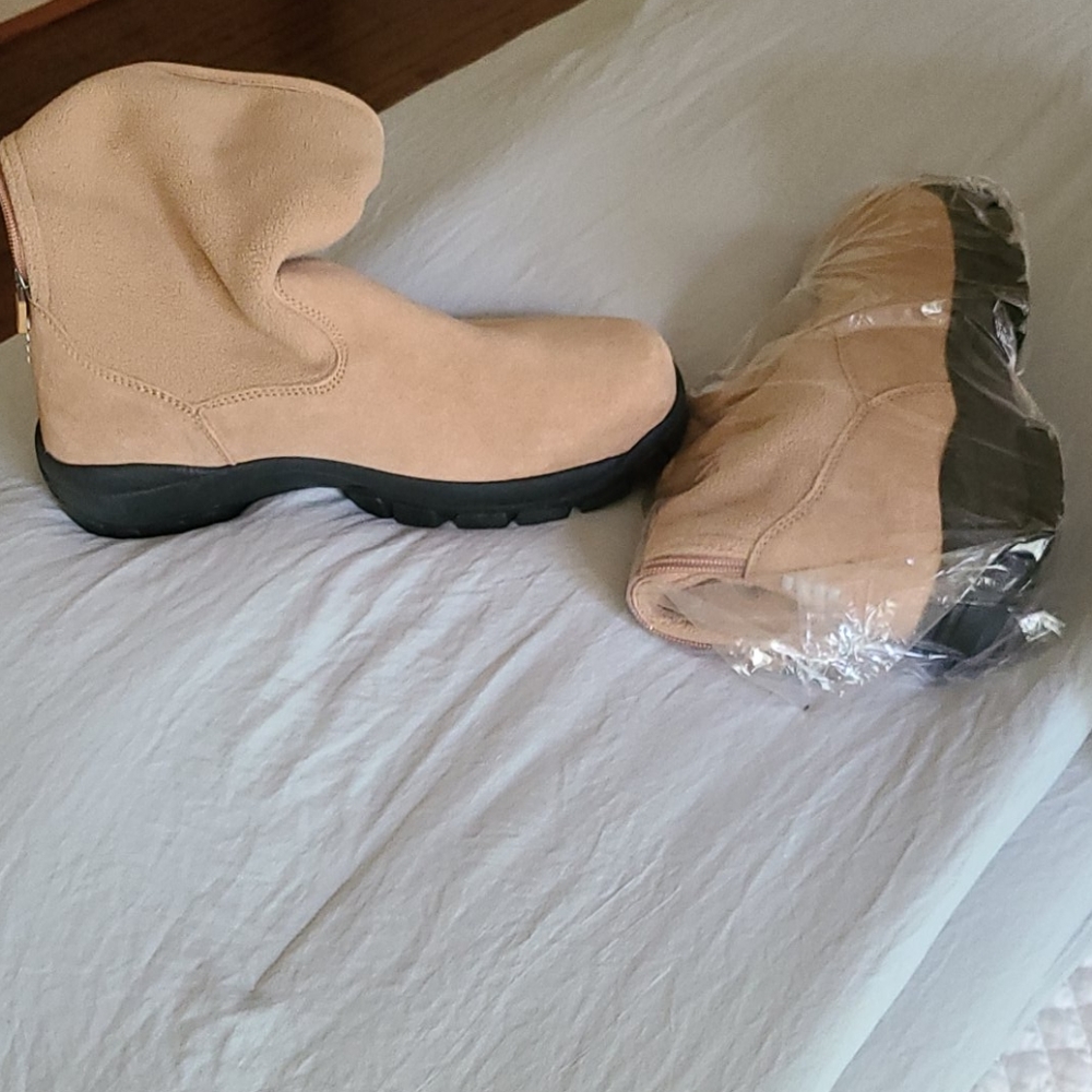New Dark Camel men's boots size 9